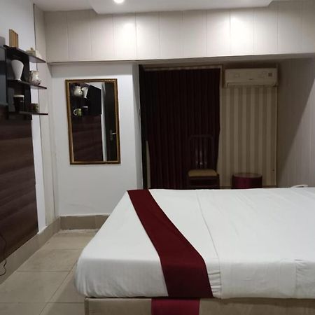 Helen One Hotel Lahore Buitenkant foto