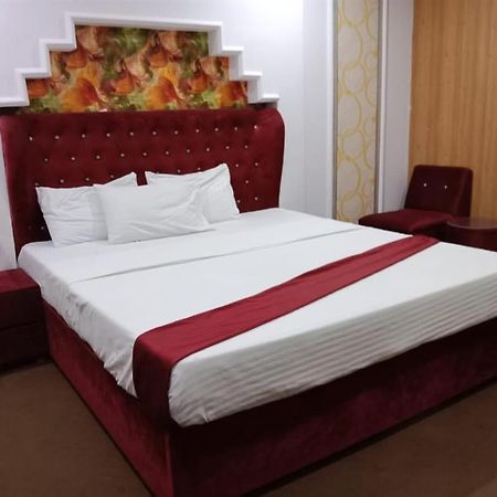 Helen One Hotel Lahore Buitenkant foto