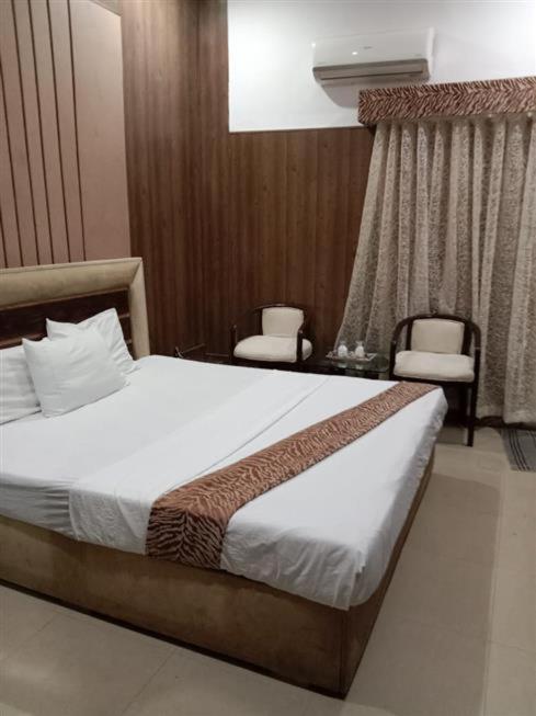 Helen One Hotel Lahore Buitenkant foto